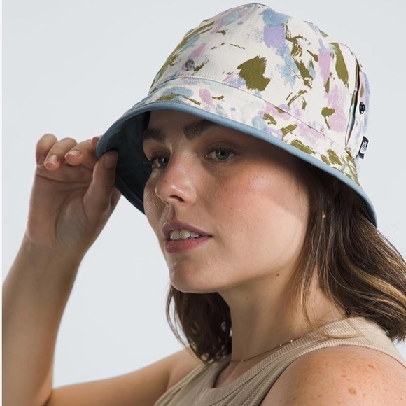 The North Face Reversible Bucket Hat Hat - Picture 2 of 5